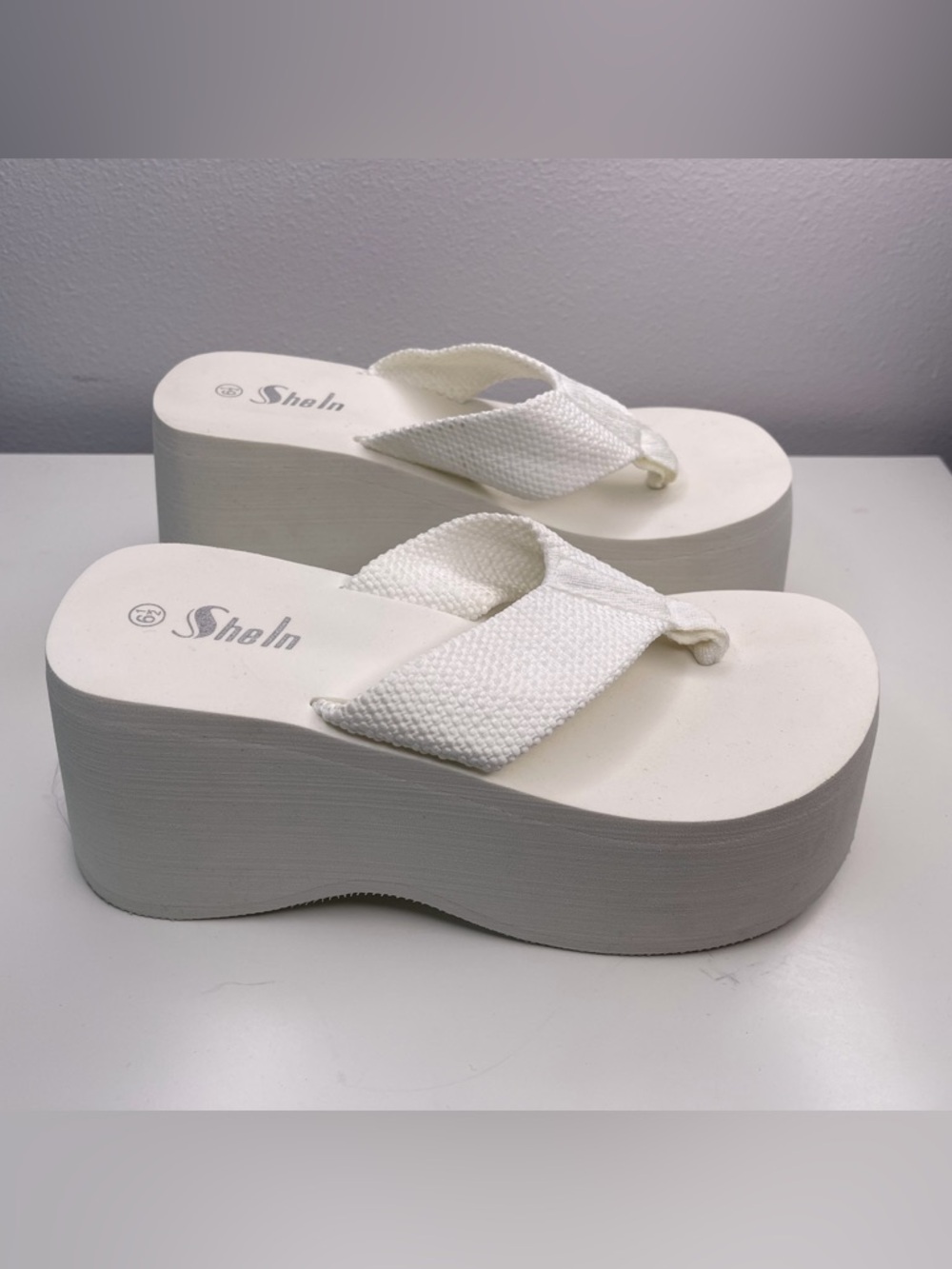white chunky platform thong sandals, size 6.5 / 37 - Picture 4 of 7